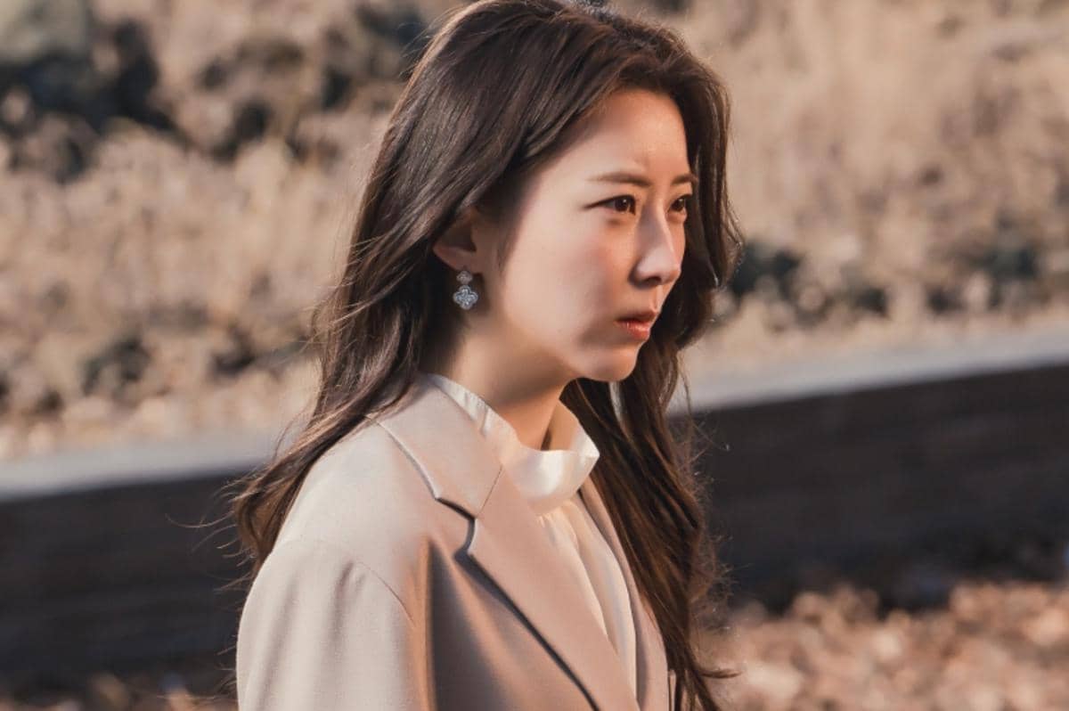 Still cut Love In Sync