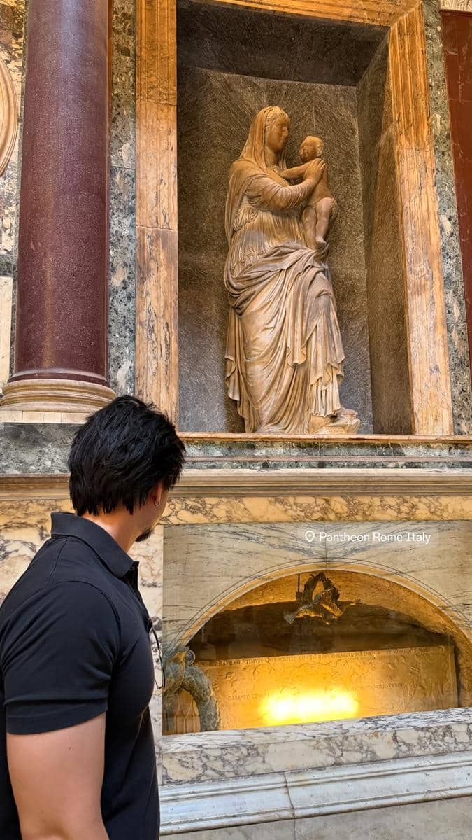 Natasha Ryder liburan di Kota Roma