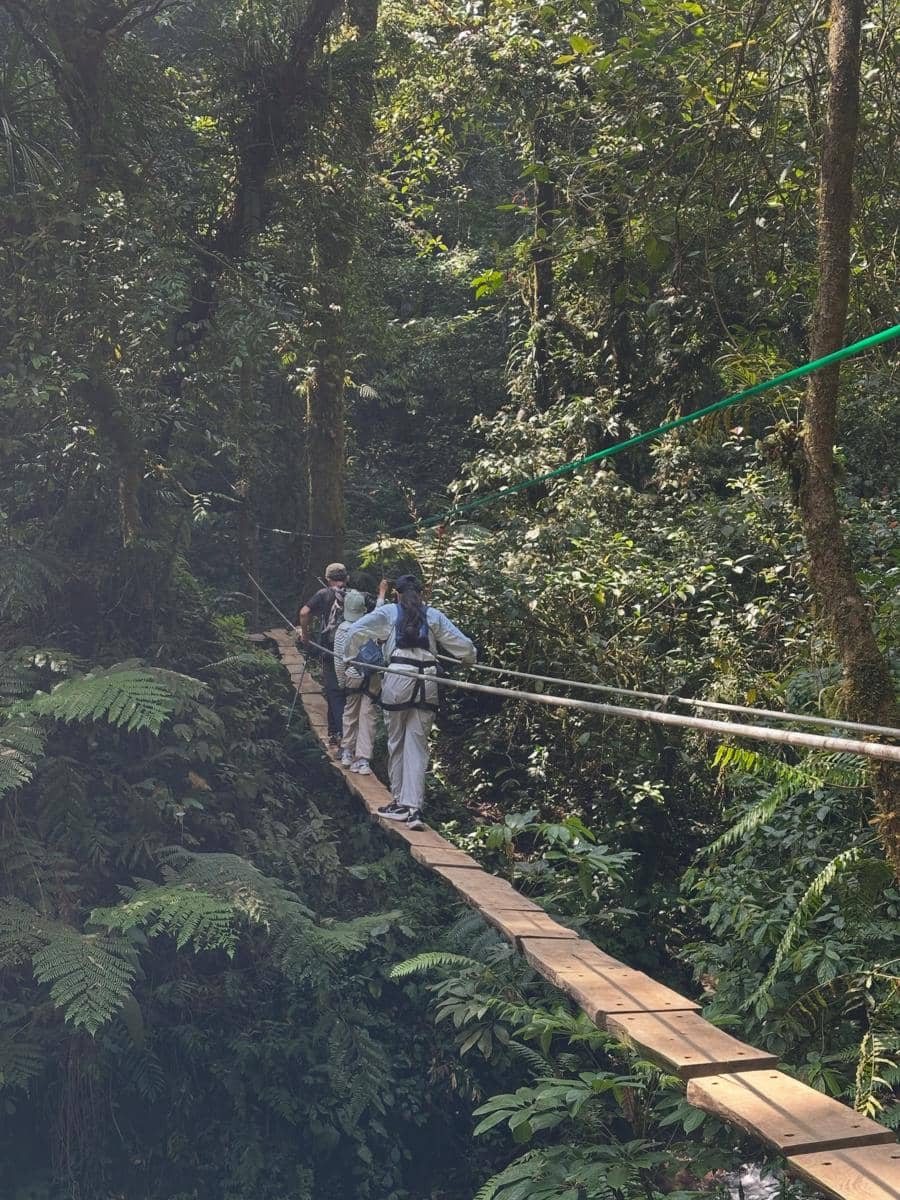 Keluarga Fanny Fabriana hiking ke Lembah Purba Situgunung