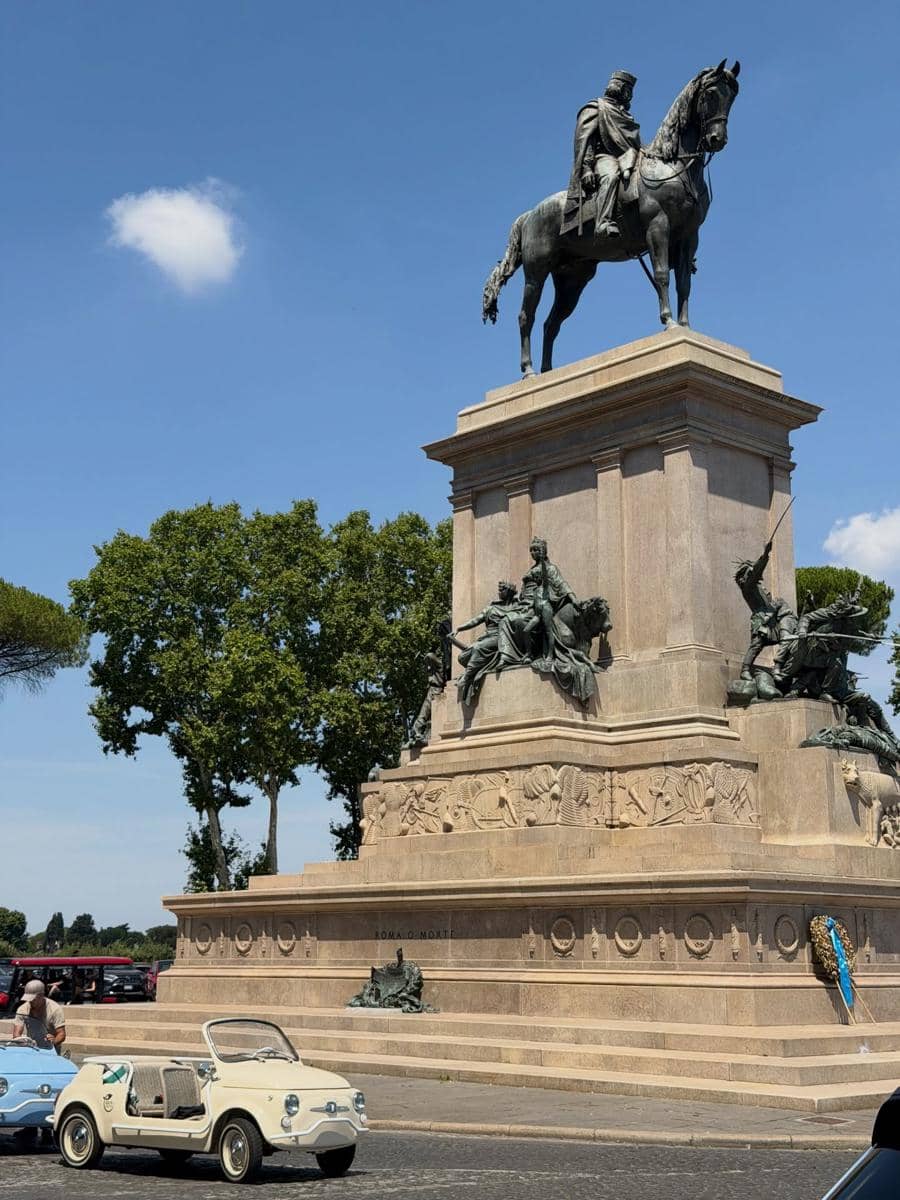 Natasha Ryder liburan di Kota Roma