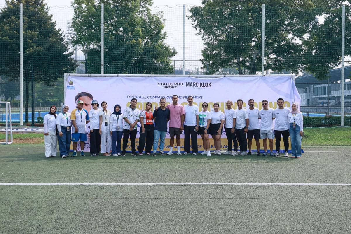 Bek Fulham Berdarah Indonesia Berbagi Ilmu ke Anak-anak di Jakarta
