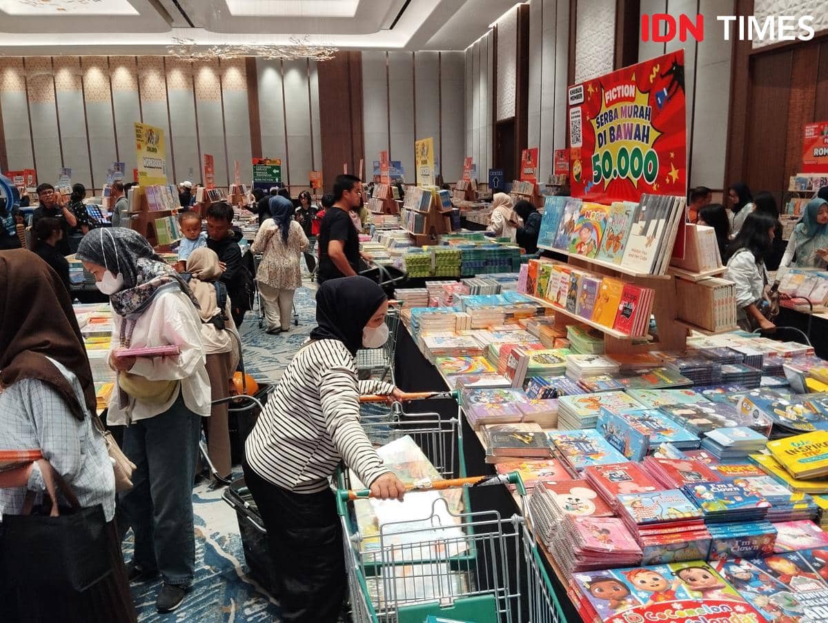 Pameran Big Bad Wolf (BBW) 2026 di Semarang. (IDN Times/Dhana Kencana)