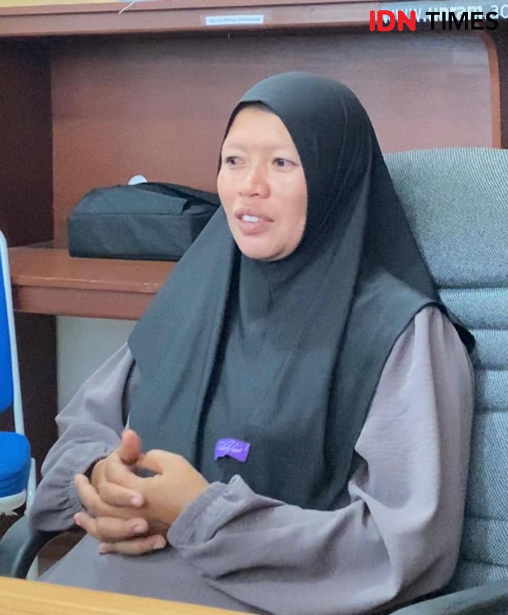 Hendak Bertemu Densu, Ibu Santri Korban Pembakaran Dicegat di Bandara Lombok