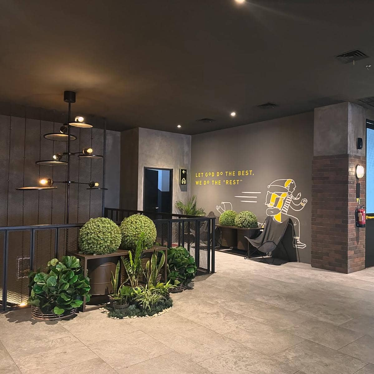Interior salah satu sudut lobi Rooms Inc Hotel Semarang. (Dok. Rooms Inc Hotel Semarang)