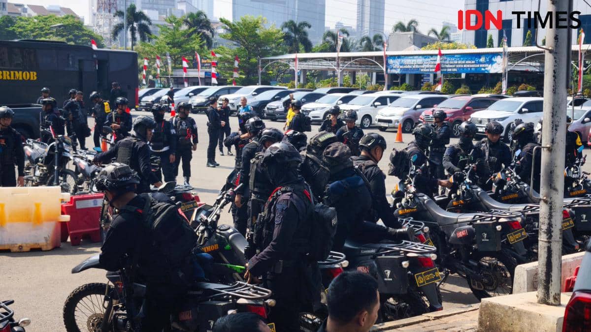 Puluhan TNI Bersama Jaksa Datangi Ditreskrimsus Polda Metro Dini Hari