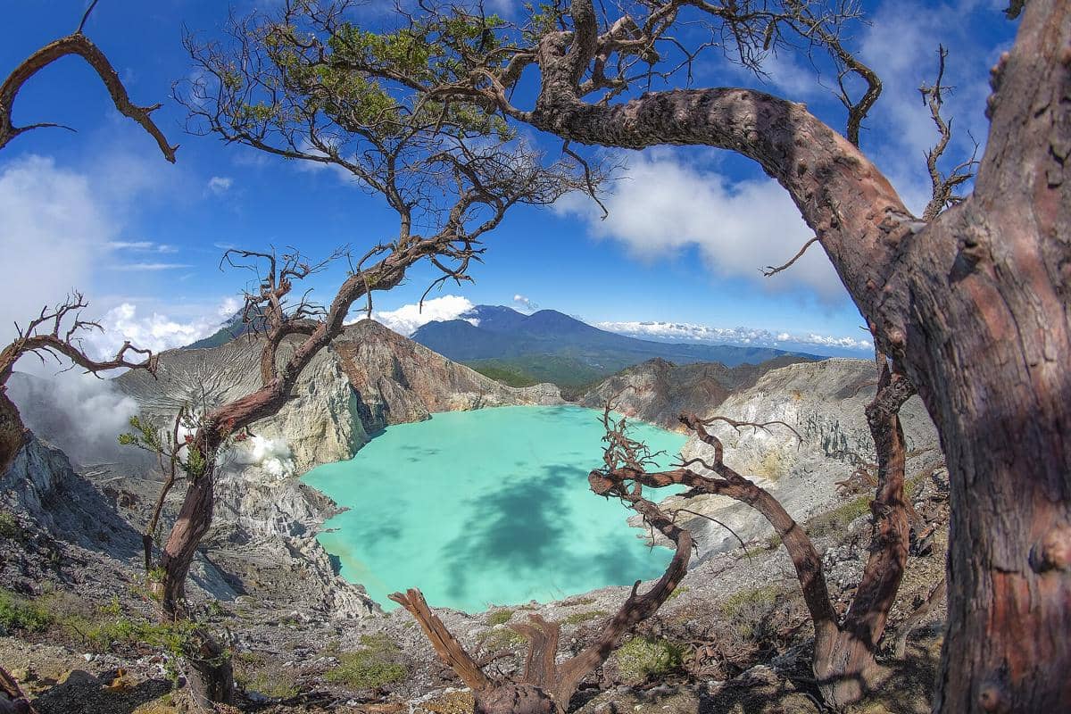 Potret Gunung Ijen, Jawa Timur