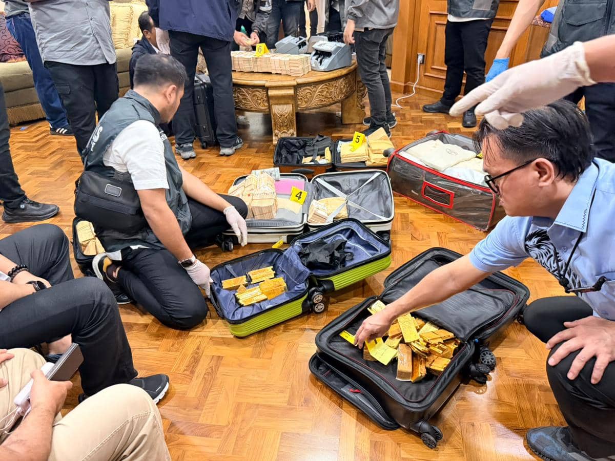 Geledah Rumah di Sentul, Polisi Temukan Emas 74 Kg dan Uang Rp476 M