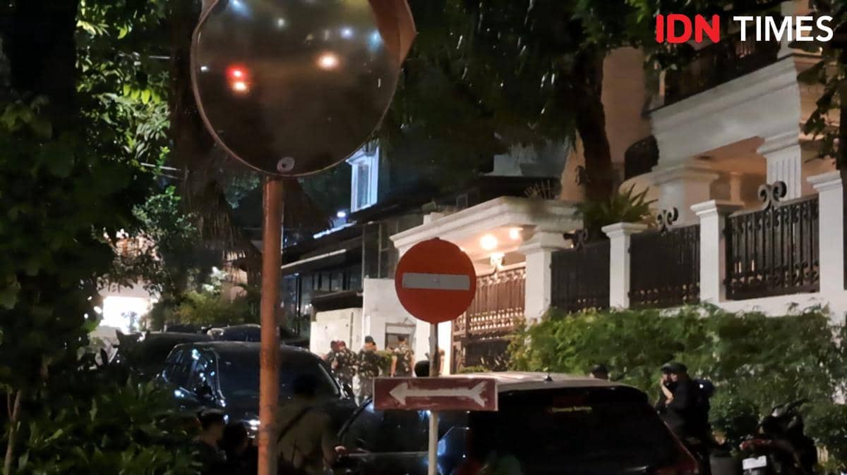 Kecam Aksi TNI Jaga Rumah Jampidsus, YLBHI: Sangat Bahaya Adu Kuat Aparat