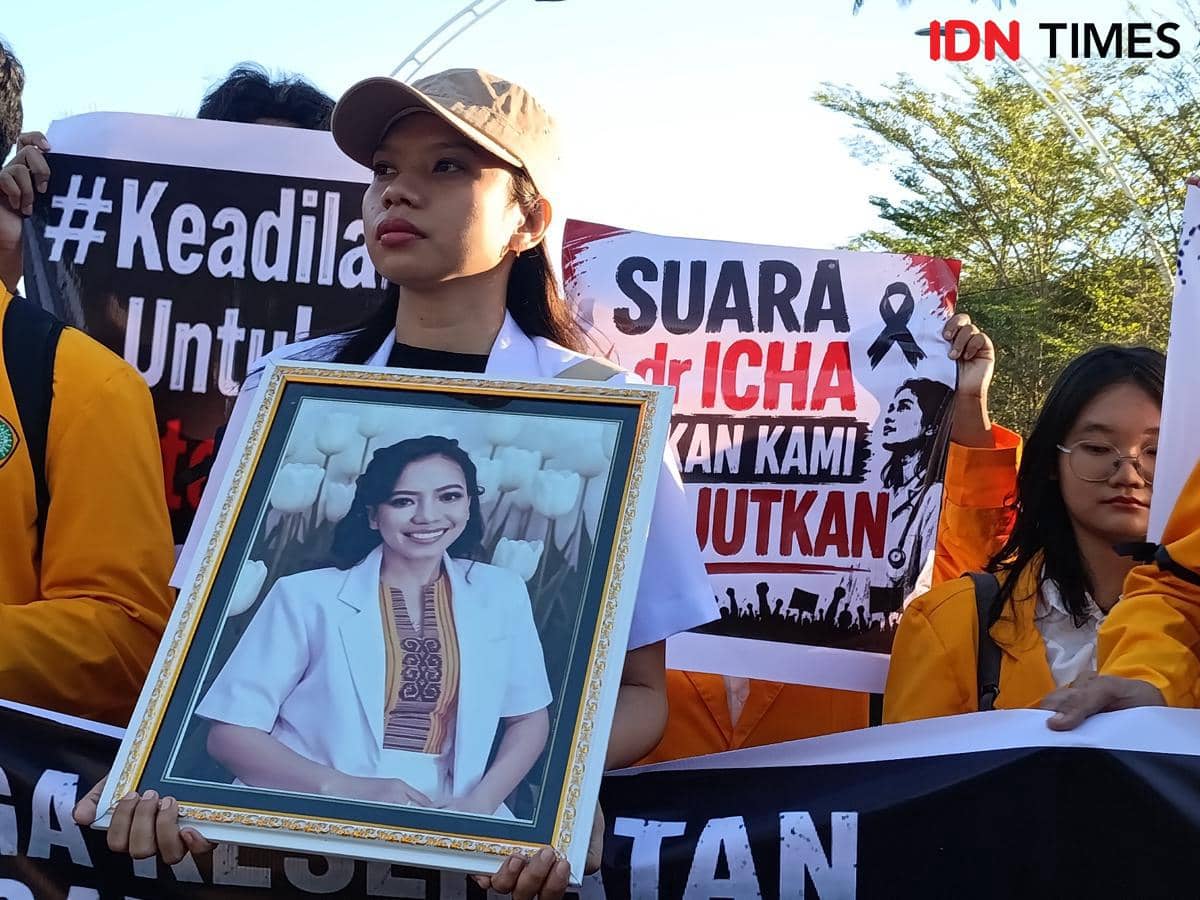 Dokter dan Nakes Turun ke Jalan, Tuntut Tiga Anggota DPRD TTU Dipecat