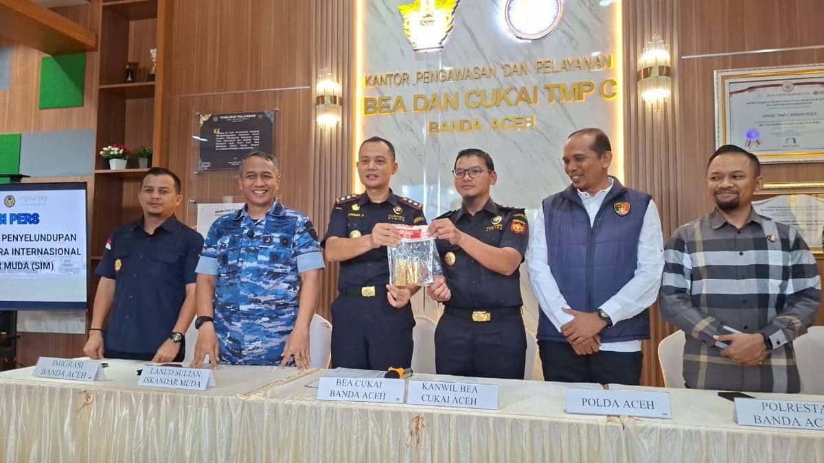 Selundupkan 3 Kg Emas Batangan, WNA China Ditangkap Bea Cukai