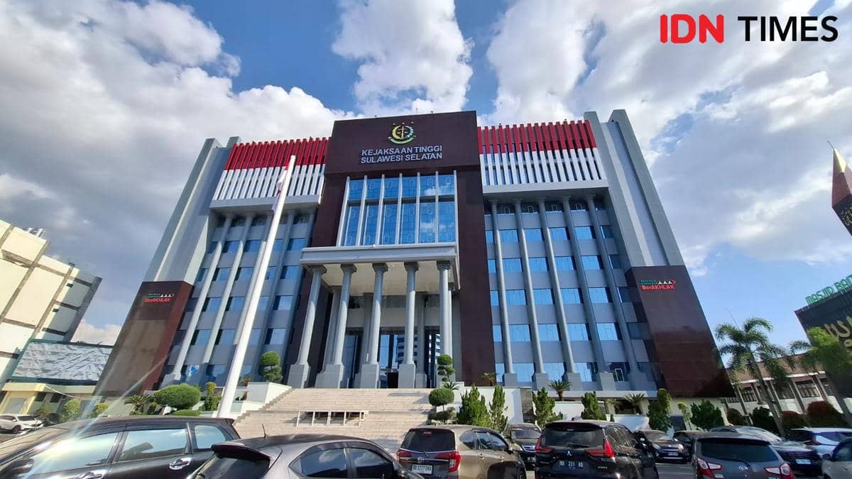 Gedung Kejaksaan Tinggi Sulawesi Selatan (Kejati Sulsel) di Jl Urip Sumoharjo Makassar, Kamis (9/7/2026). IDN Times/Darsil Yahya
