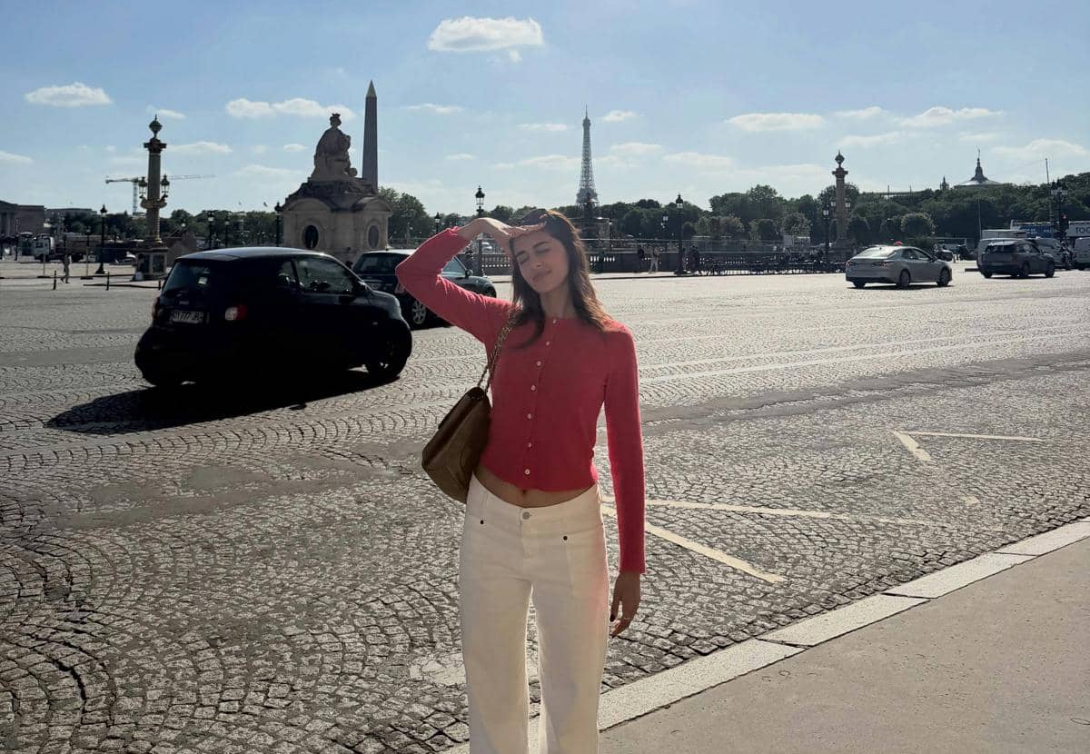 9 Potret Ananya Panday Liburan di Prancis, Stunning Pol!