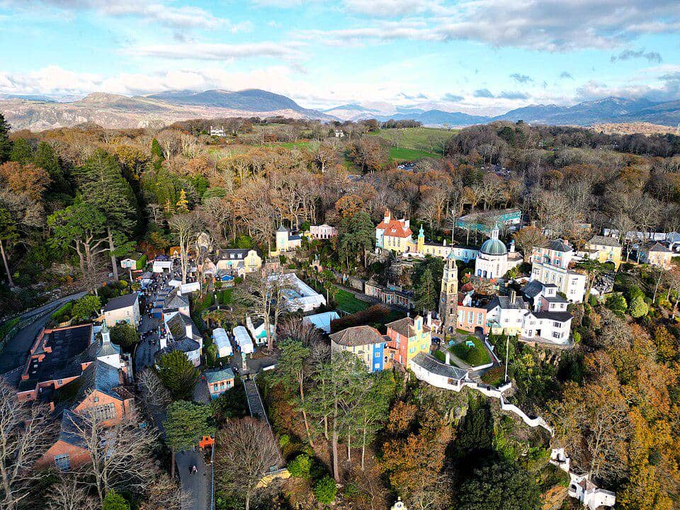 5 Fakta Portmeirion, Desa Wisata Hasil Mahakarya Seorang Arsitek