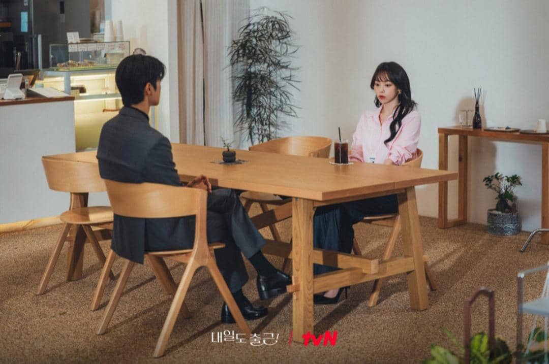 cuplikan drama See You at Work Tomorrow