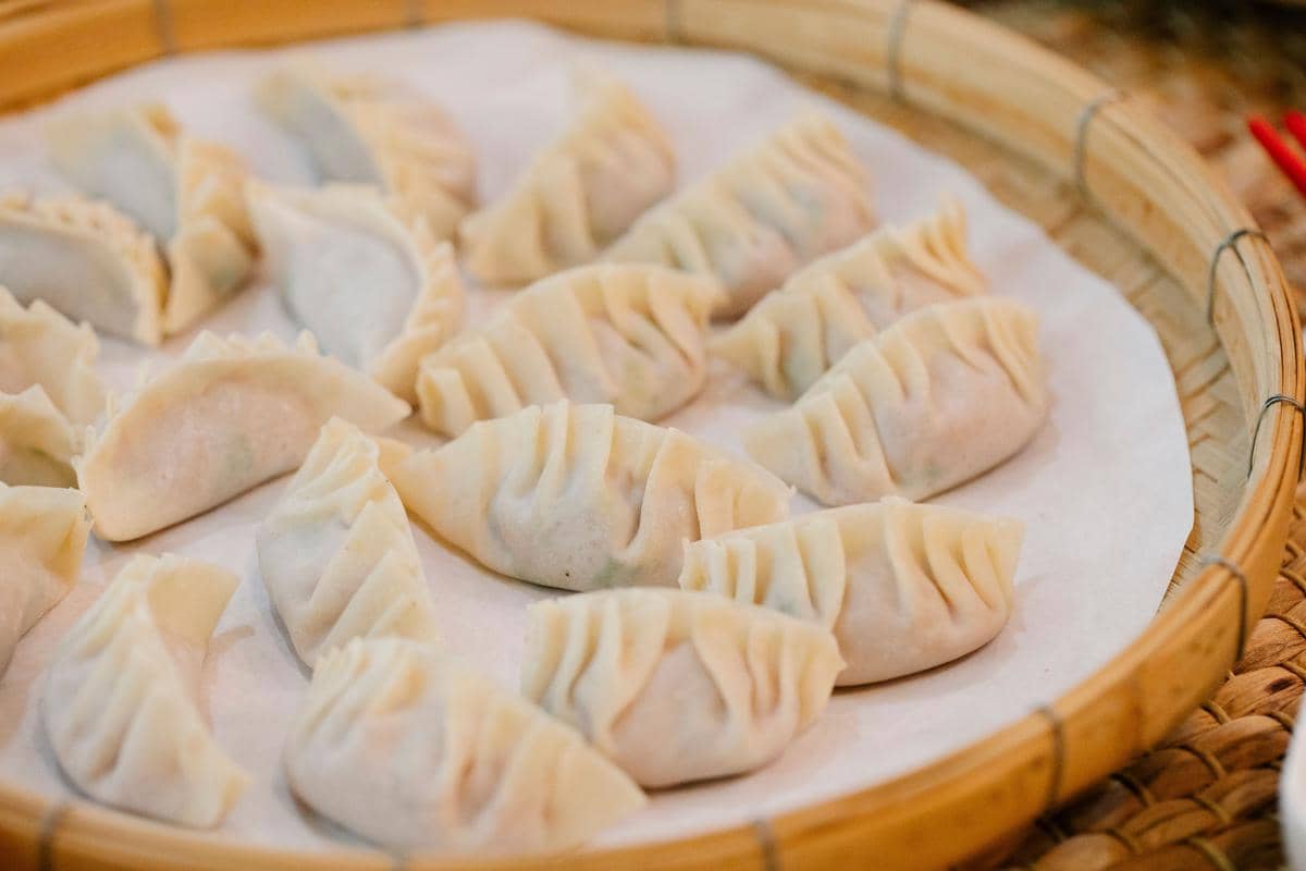 ilustrasi membuat wonton ayam