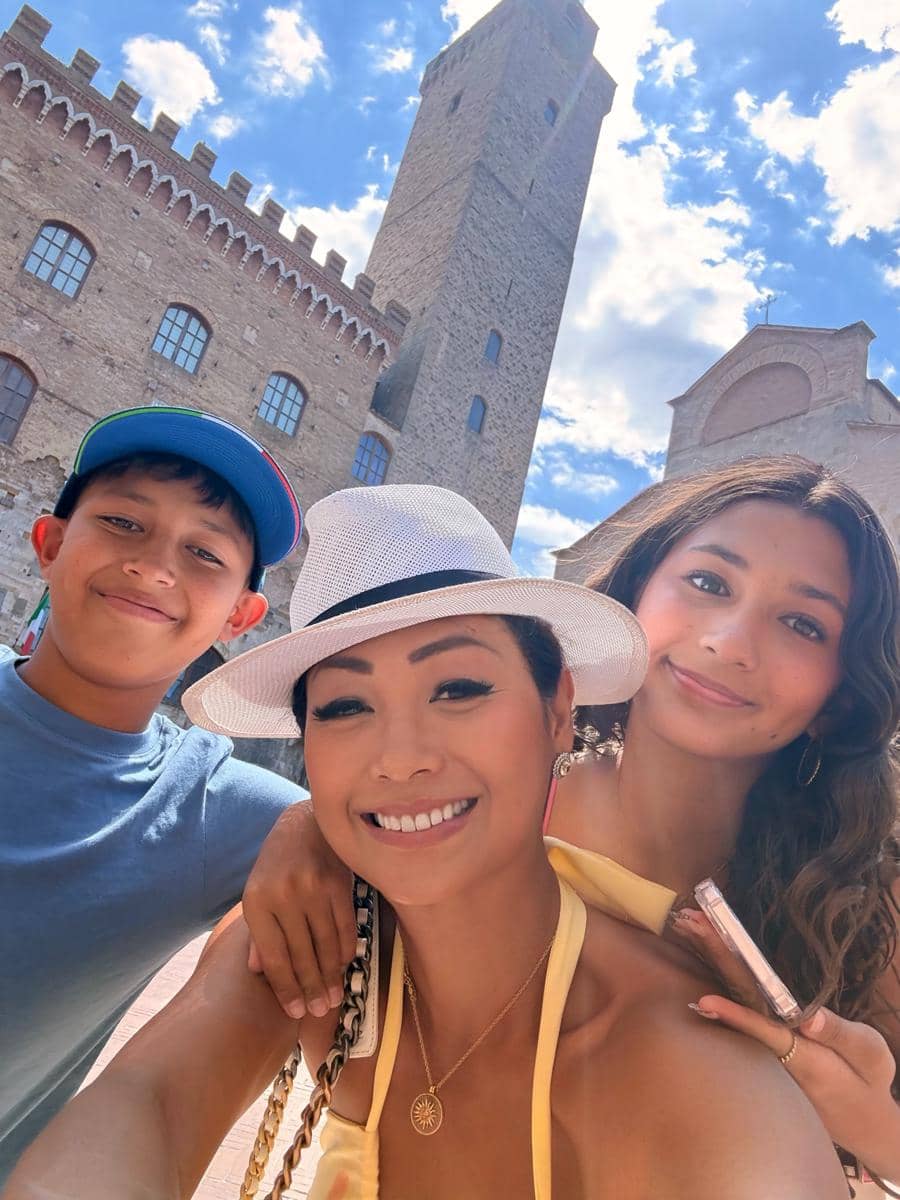 Indah Kalalo ajak anak liburan di Tuscany