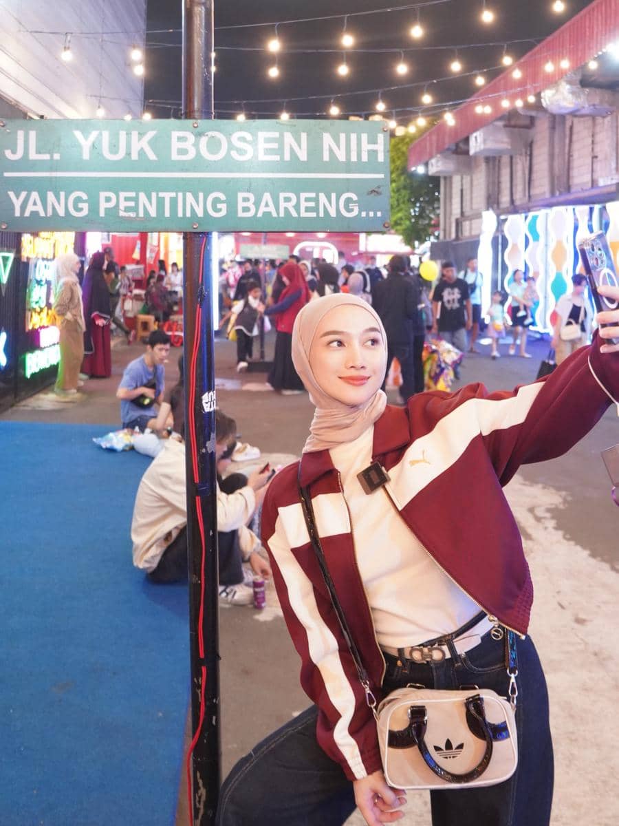 Melody Laksani borong berbagai snack di PRJ