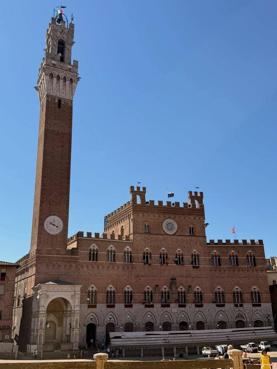 Indah Kalalo ajak anak liburan di Tuscany