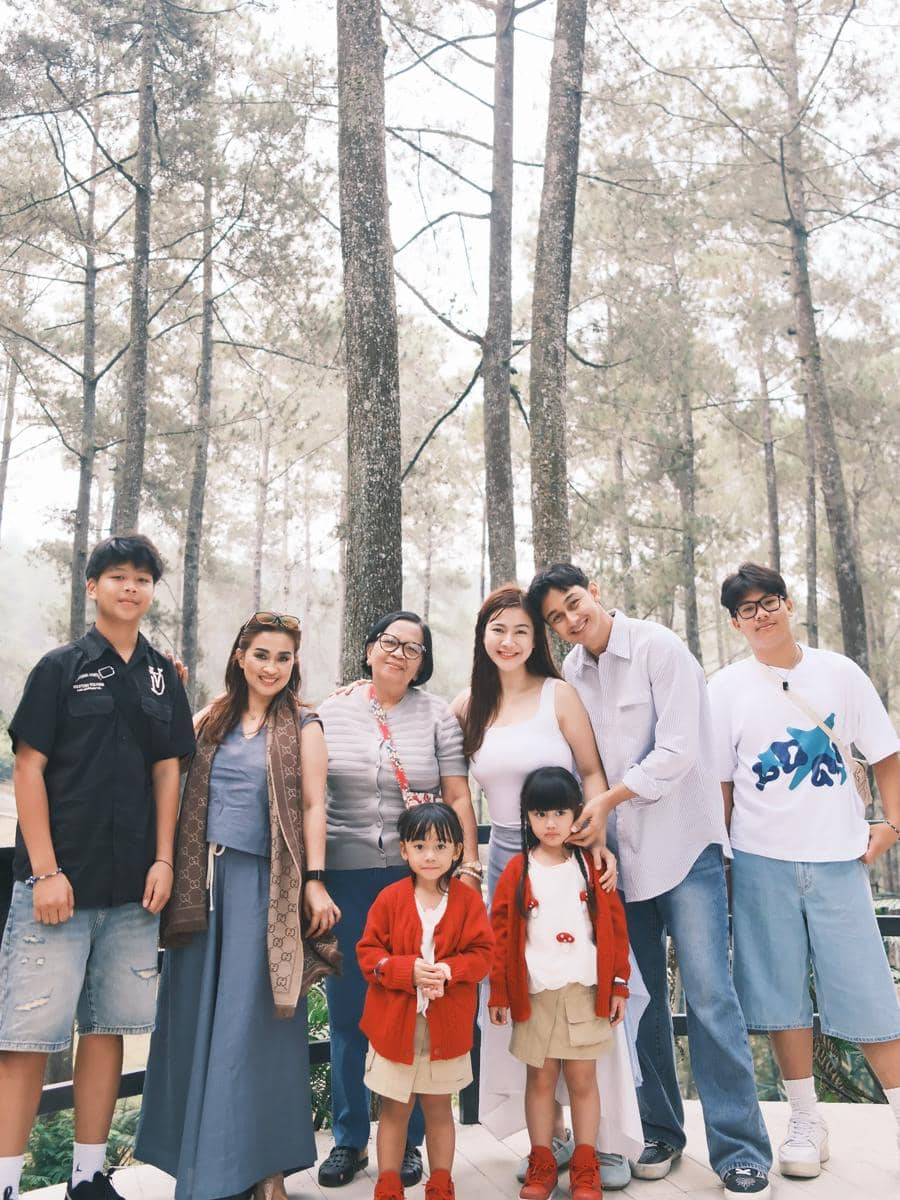 Felicya Angelista dan keluarga liburan