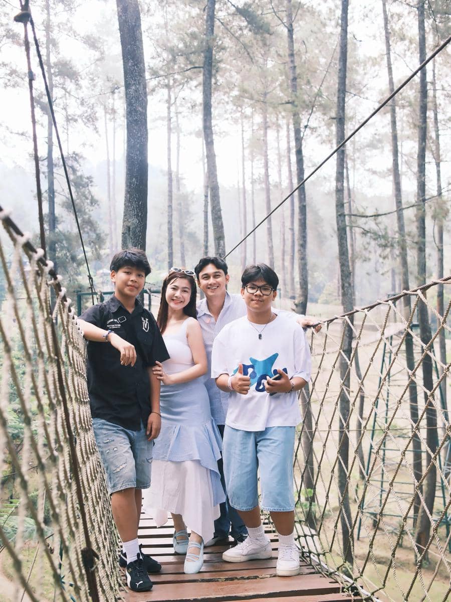 Felicya Angelista dan keluarga liburan