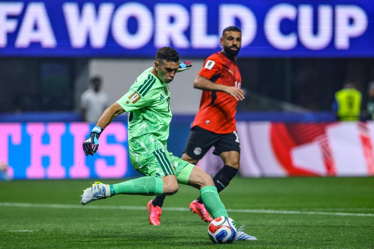 Jelang Duel Krusial Lawan Swiss, Dibu Martinez Tertekan