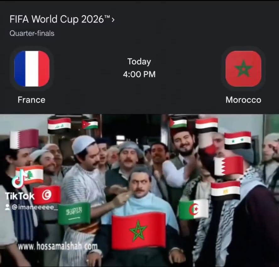 Meme pertandingan perempat final Piala Dunia 2026 antara Prancis dan Maroko dengan gambar orang-orang membawa bendera negara Arab.