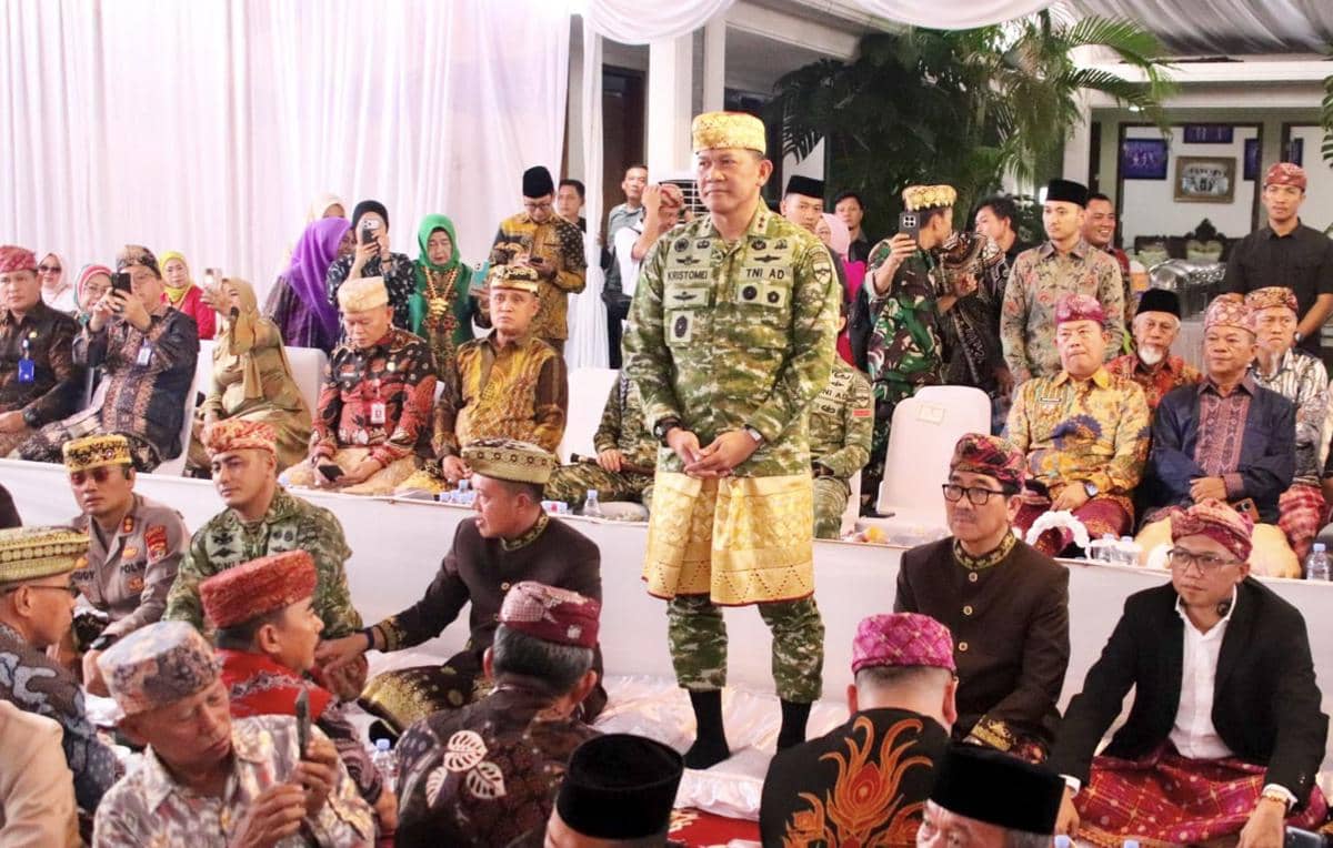 Pangdam Radin Inten Sandang Gelar Adat Lampung Pangeran Satria Negara