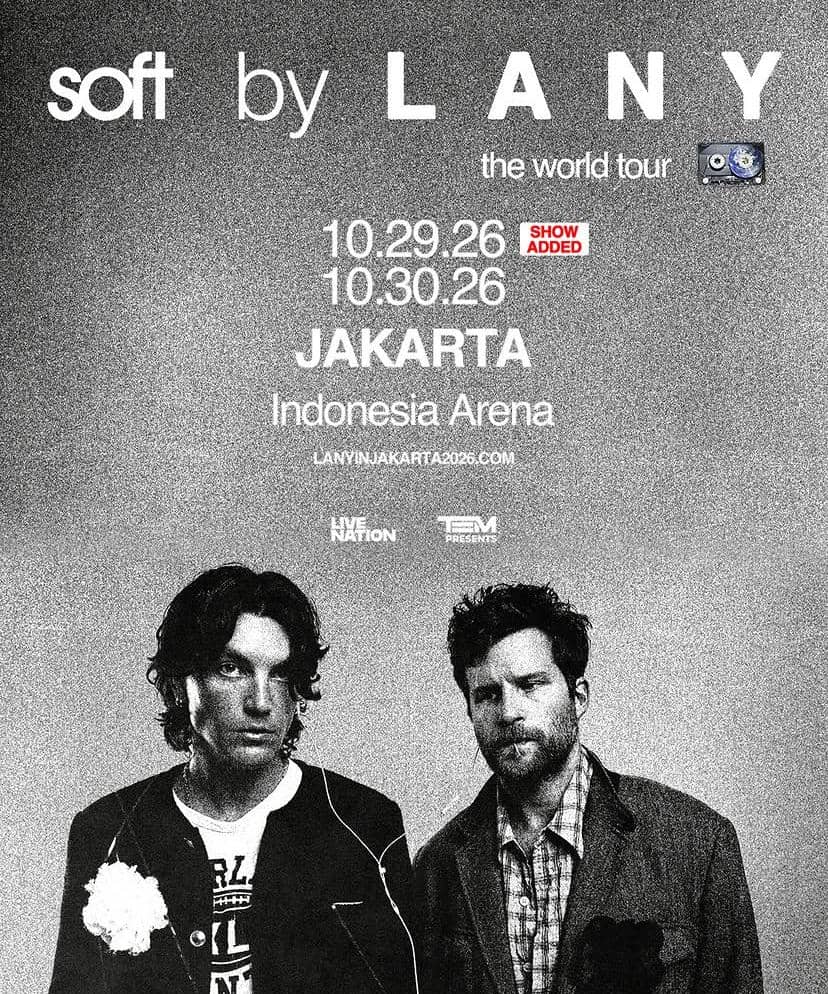 Poster tur dunia LANY bertajuk 'Soft' menampilkan dua anggota band dengan jadwal konser di Jakarta pada 29 dan 30 Oktober 2026.