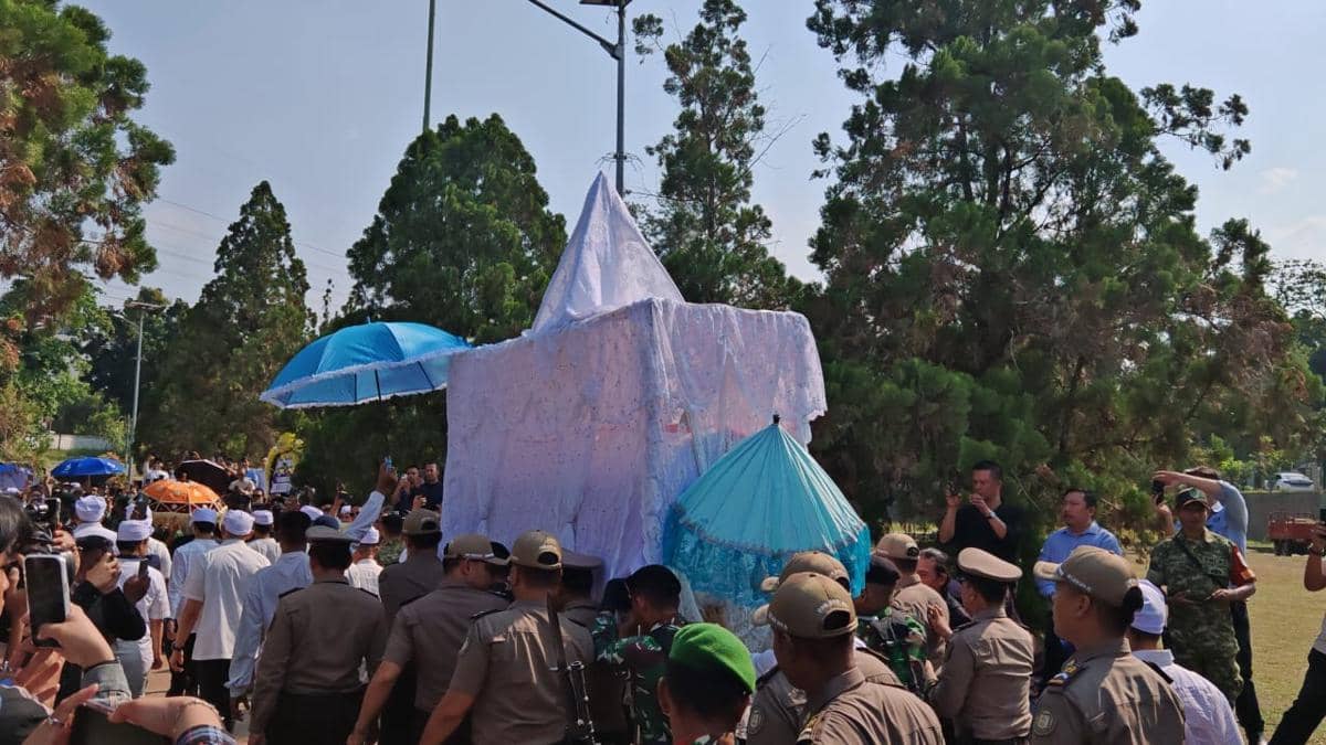 Rachmat Gobel Dimakamkan di TMP Kalibata, Dibawa Pakai Keranda Gorontalo