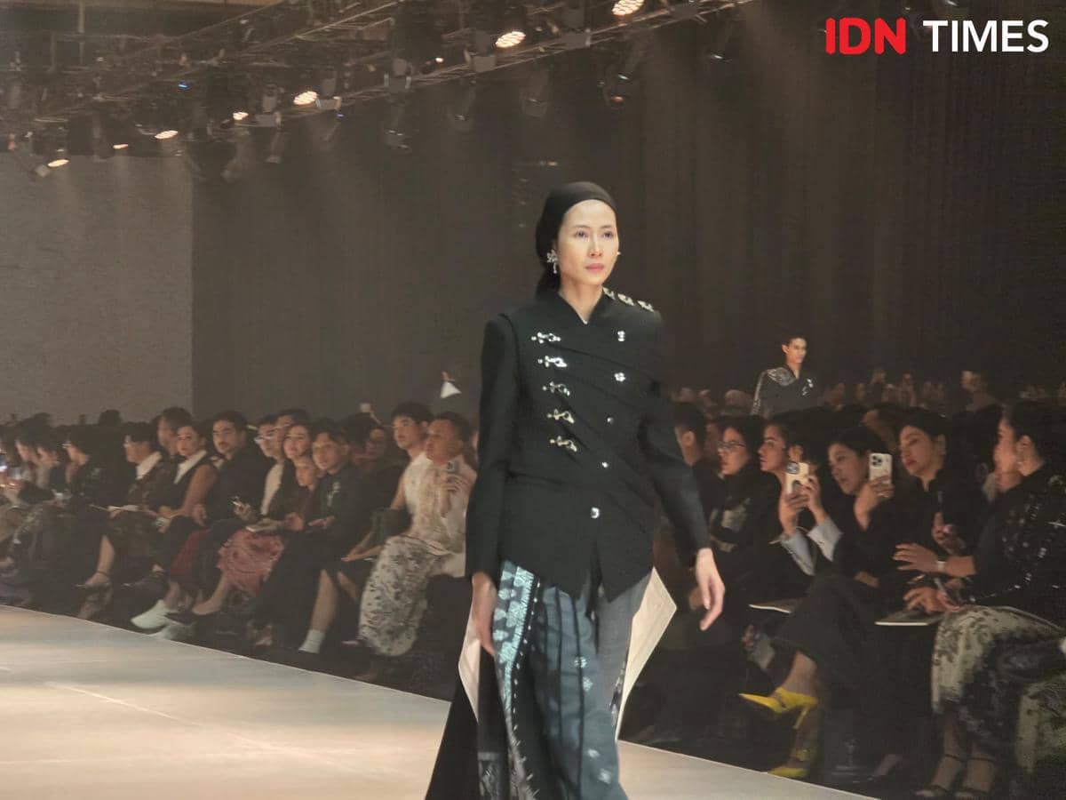 Koleksi Wilsen Willim bertajuk Algorithm: Universal Language yang tampil di Mulia in Fashion