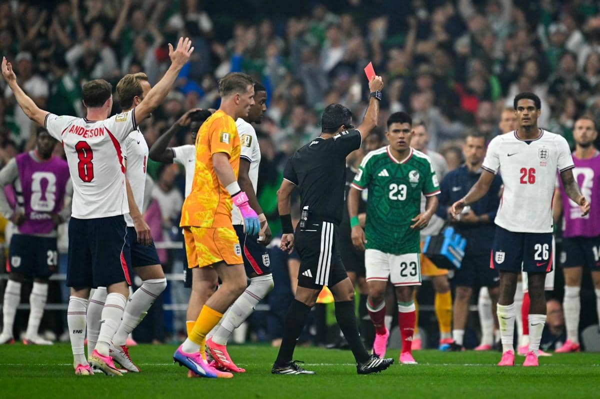 Standar Ganda FIFA: Kartu Merah Balogun Ditangguhkan, Bek Inggris Enggak