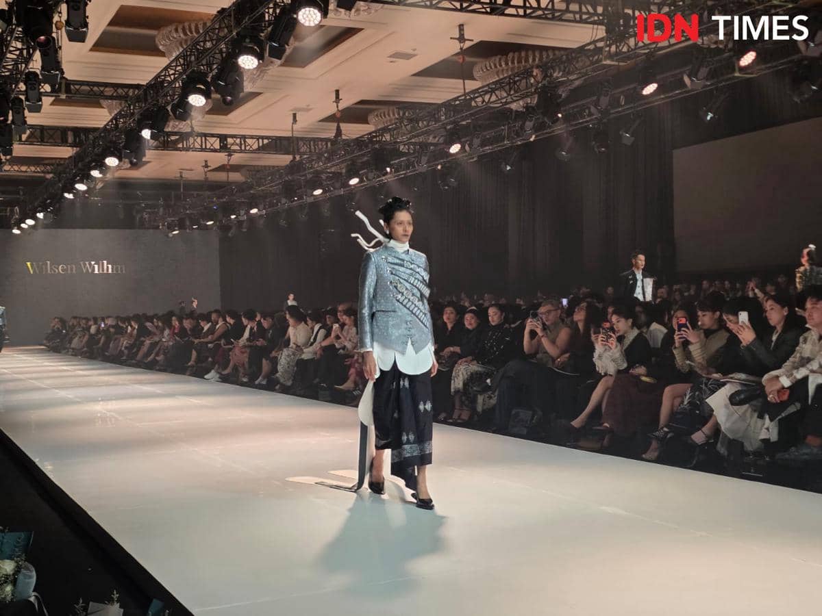 Koleksi Wilsen Willim bertajuk Algorithm: Universal Language yang tampil di Mulia in Fashion