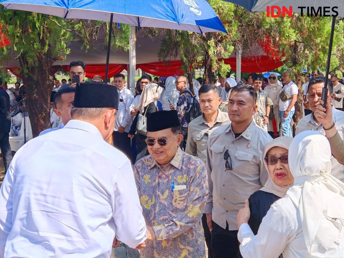 JK hingga Jimly Asshiddiqie Hadiri Pemakaman Rachmat Gobel di TMP Kalibata