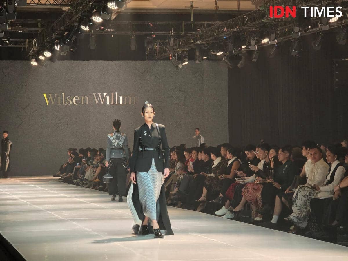 Koleksi Wilsen Willim bertajuk Algorithm: Universal Language yang tampil di Mulia in Fashion