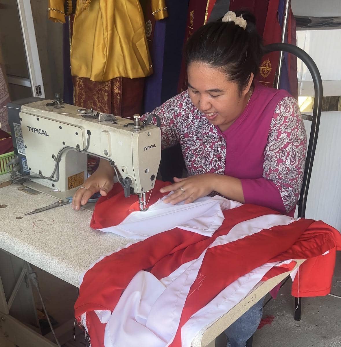 Ribuan Bendera Merah Putih Lahir dari Rumah Jahit Sederhana di Pontianak