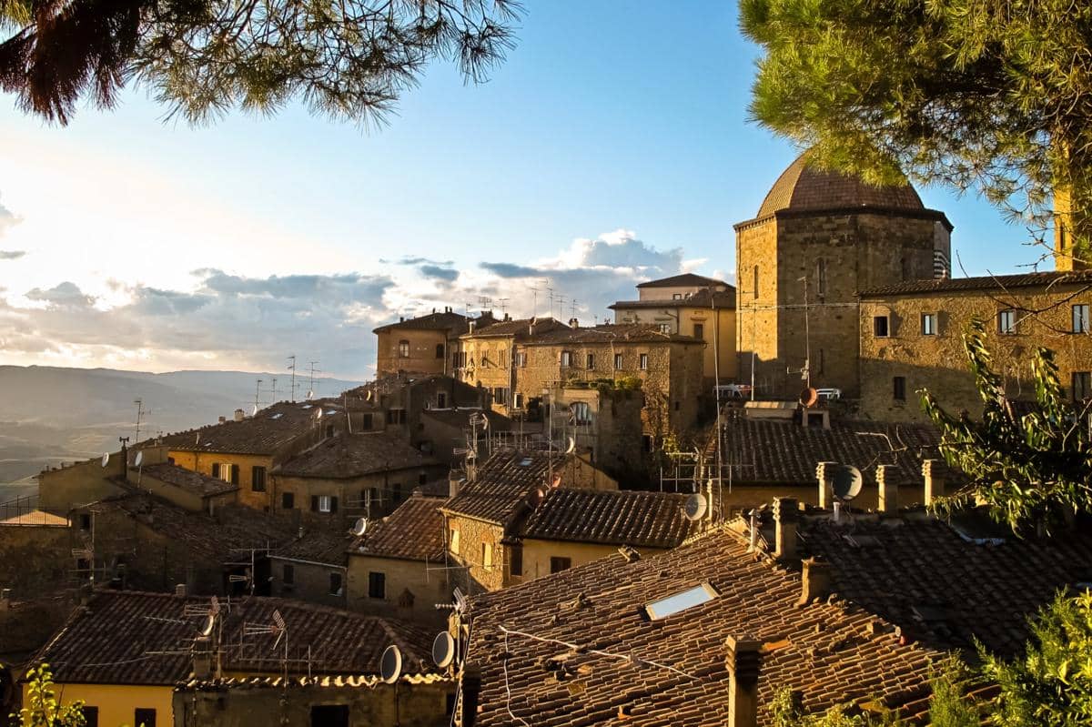 Kota Volterra, Italia