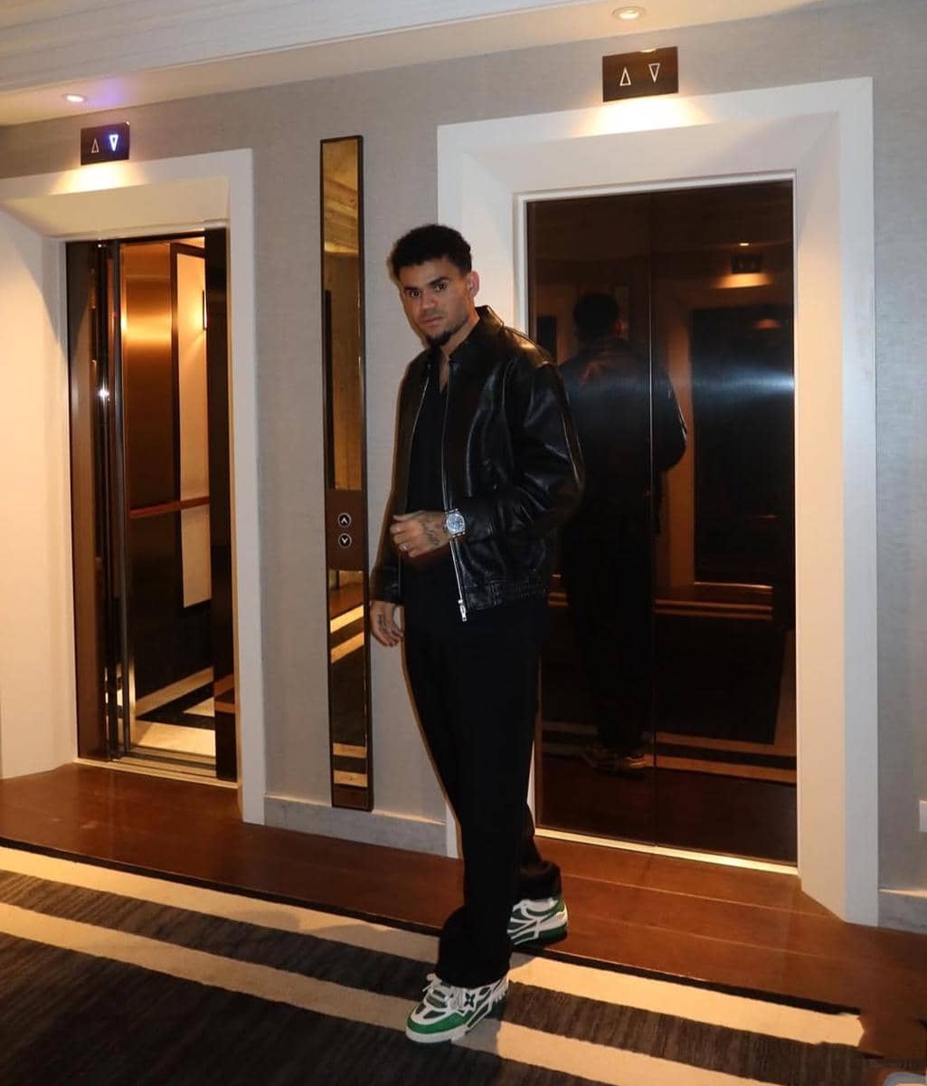 Gaya OOTD Luis Diaz
