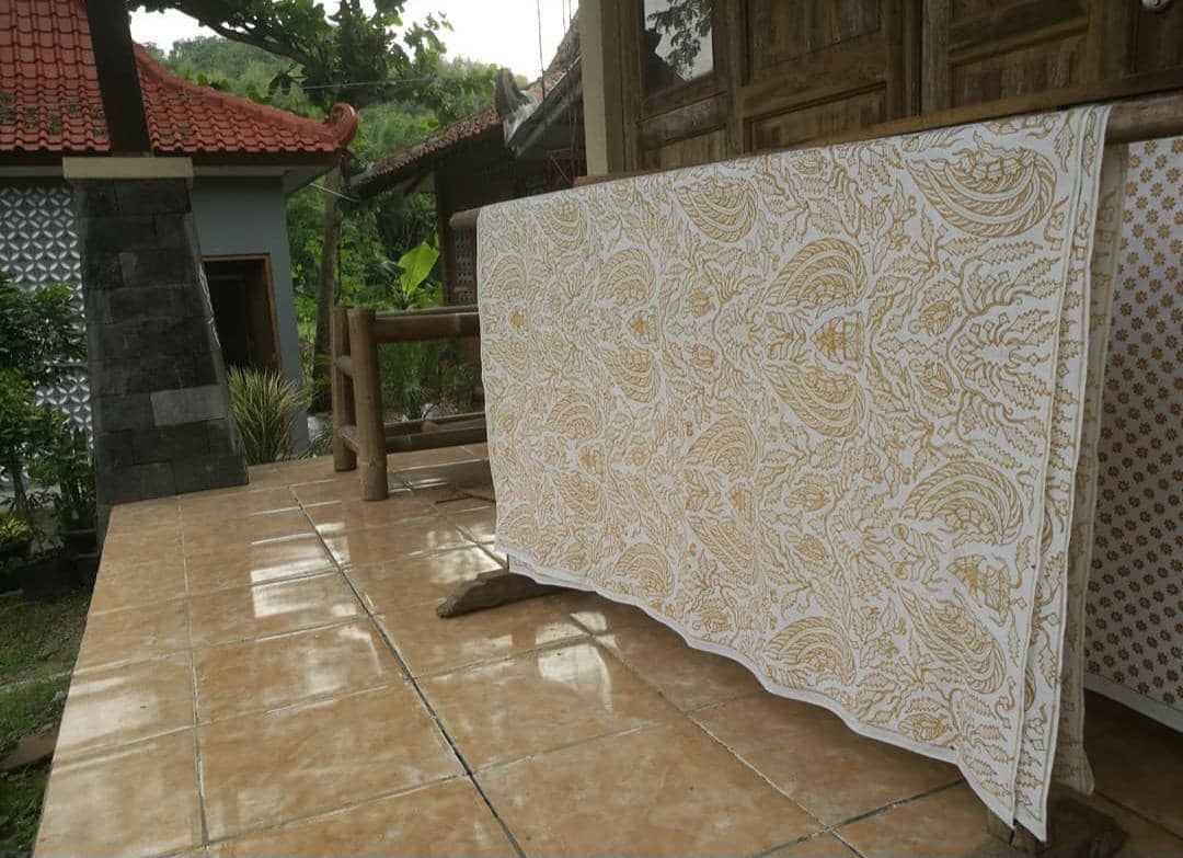Foto batik di kampung giriloyo.