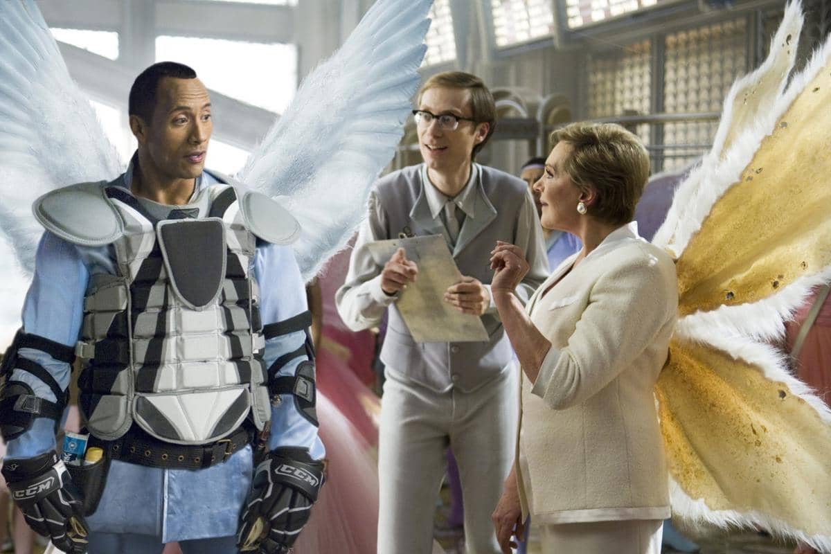 Dwayne Johnson (kiri) dalam film Tooth Fairy