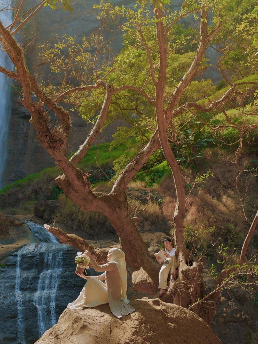 Dinda Hauw dan Rey Mbayang Anniversary ke-6 di Air Terjun (instagram.com/dindahw)