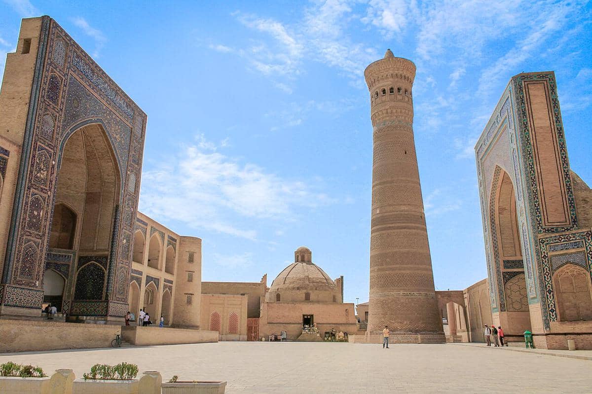 Menara Kalyan di kompleks Po-i-Kalyan di Bukhara, Uzbekistan.
