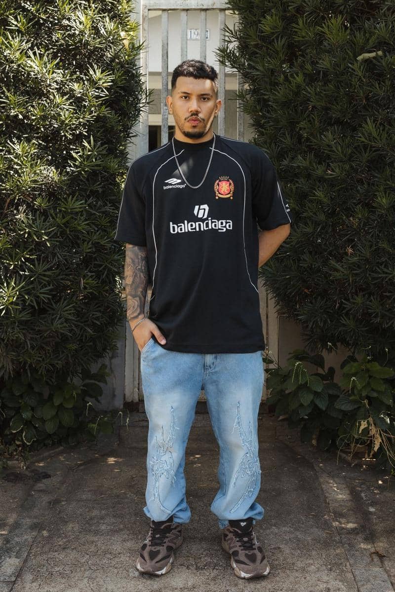 ilustrasi outfit jersey bola cowok