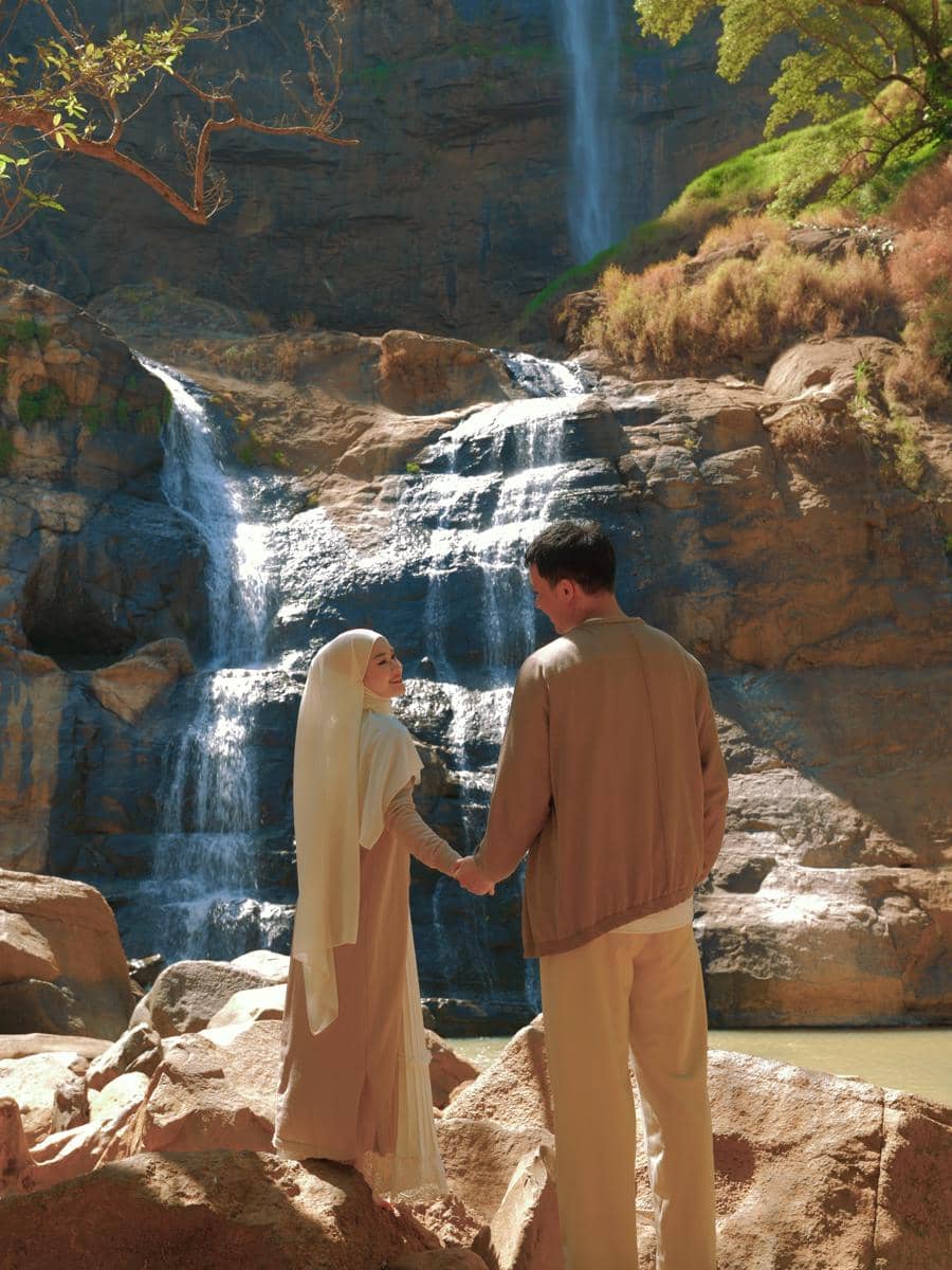 Dinda Hauw-Rey Mbayang rayakan anniversary di Curug Cikanteh