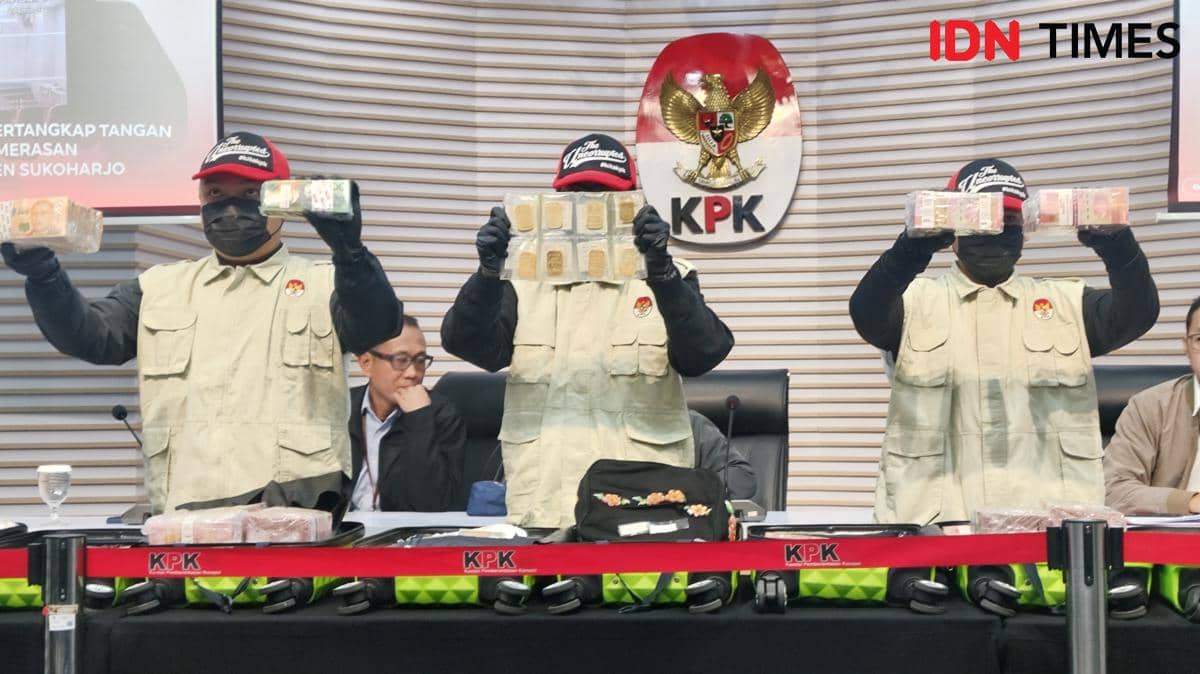Bupati Sukoharjo Peras Pegawai untuk Renovasi Rumah dan Beli Mobil