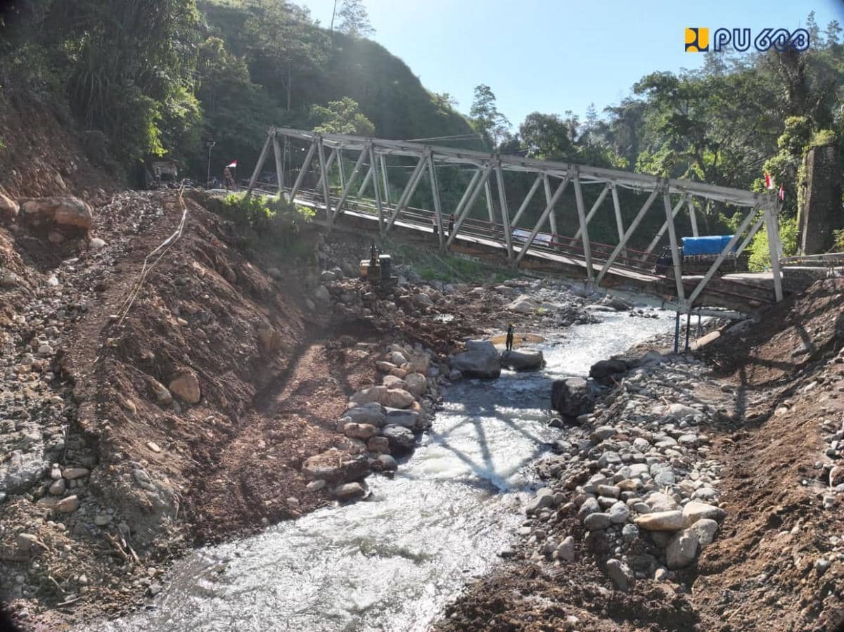 Cek Fakta: Kemen PU Tutup Jembatan Enang-Enang yang Dibangun Warga?