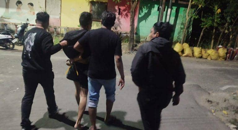 Polisi Tangkap Pelaku Begal HP Bersenjata Badik di Makassar