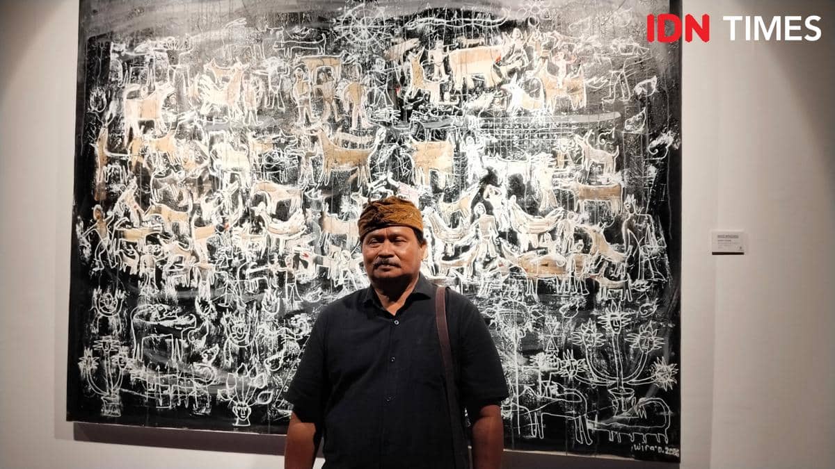 Jatuh Cinta dengan Rerajahan, Pemangku di Bali Melukis di Kanvas 