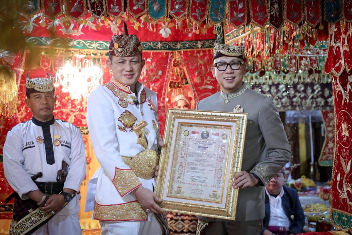 Dianugerahi Pusaka, Gubernur Diangkat Saudara Kepaksian Sekala Brak