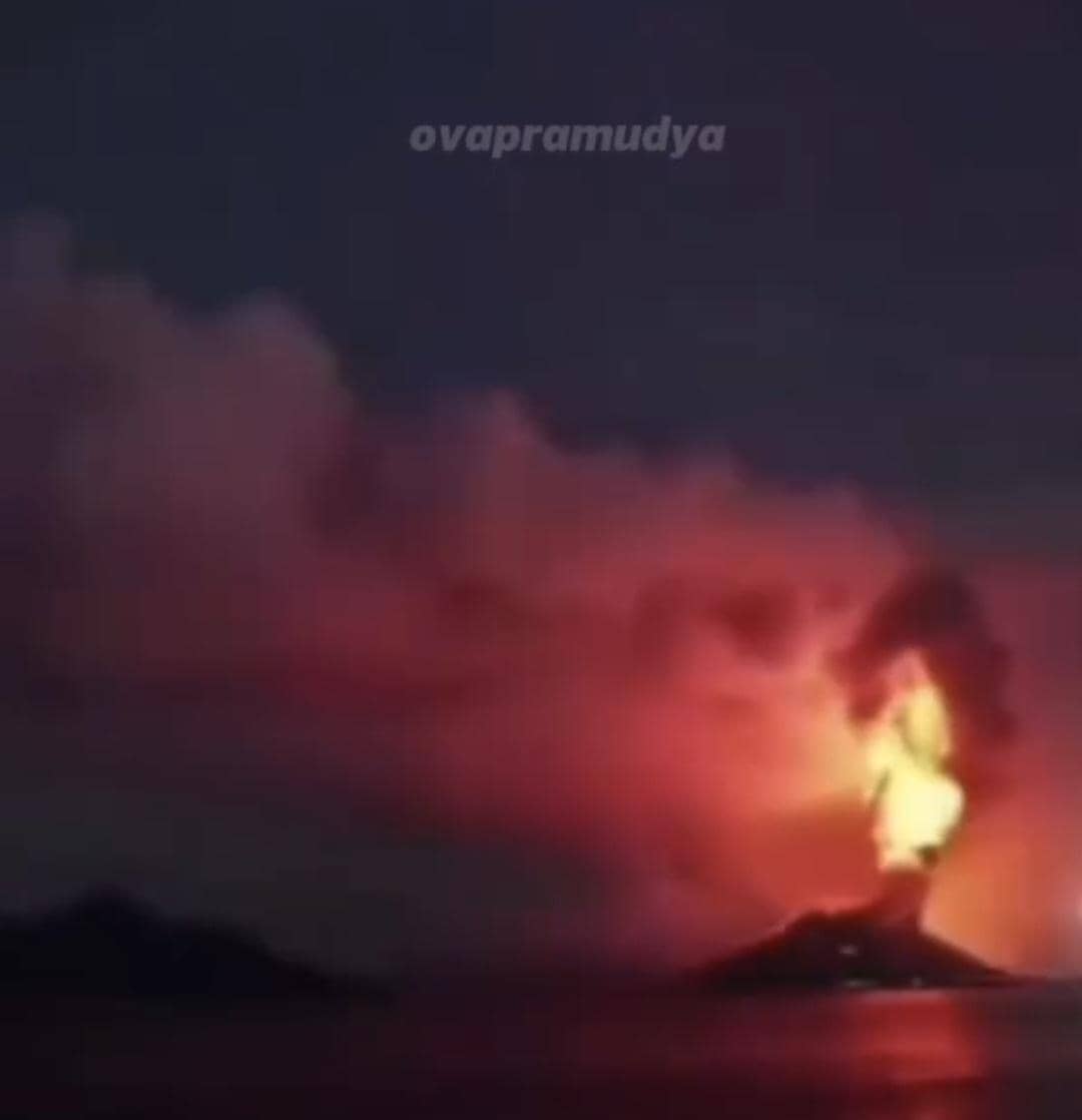 CEK FAKTA: Betulkah Gunung Anak Krakatau Meletus Malam Ini?