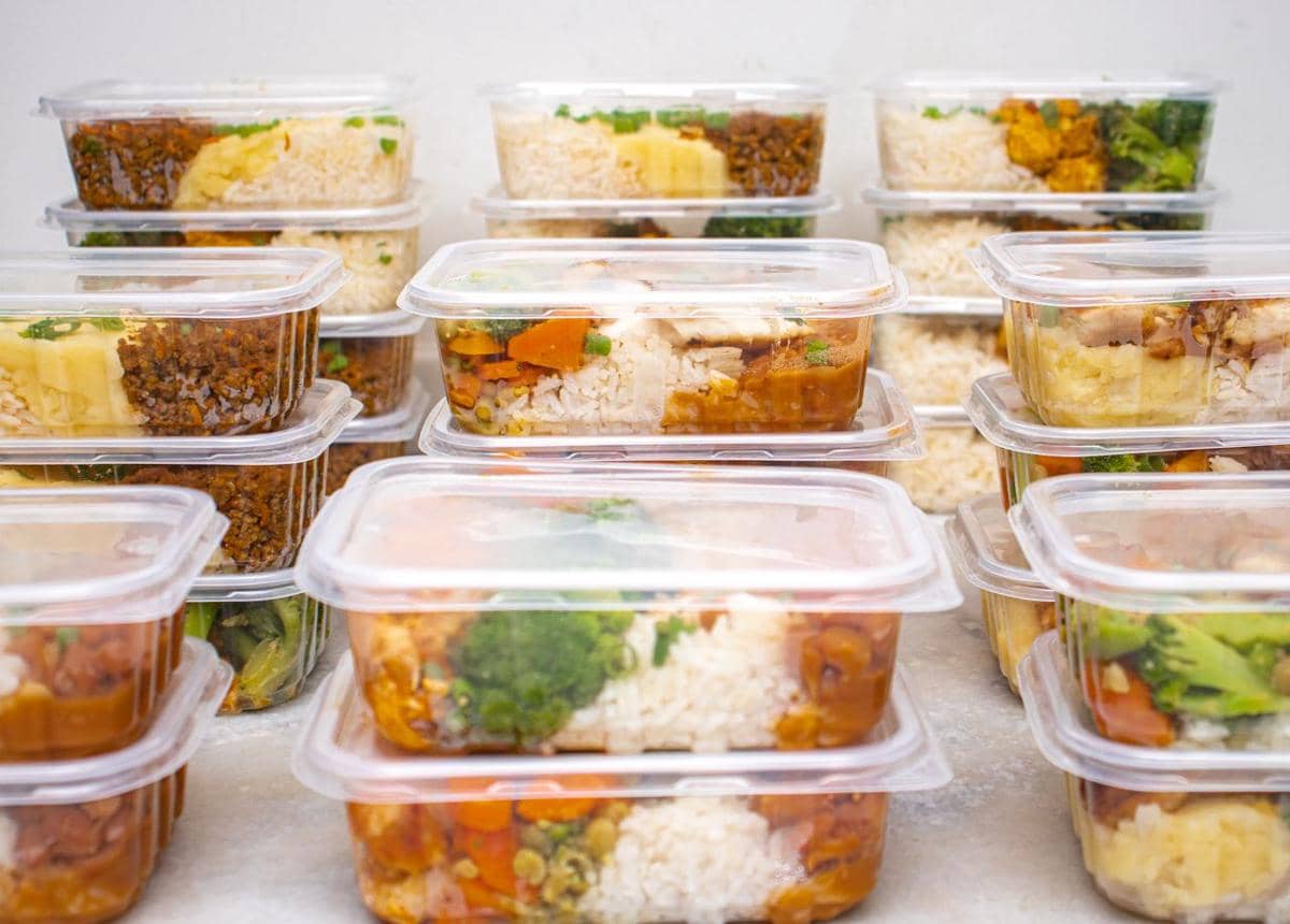 https://www.pexels.com/photo/stack-of-healthy-meal-prep-containers-30635719/